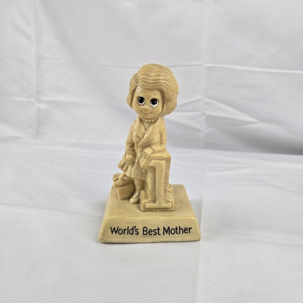 Worlds Best Mother Plastic Figure Gift to Mom Vintage 1976 R&W Berries